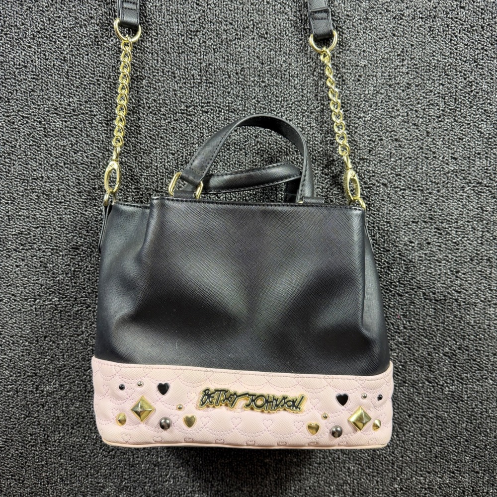 Betsey Johnson Studded Crossbody Satchel Hand bag‎ Baby Pink Quilted Black